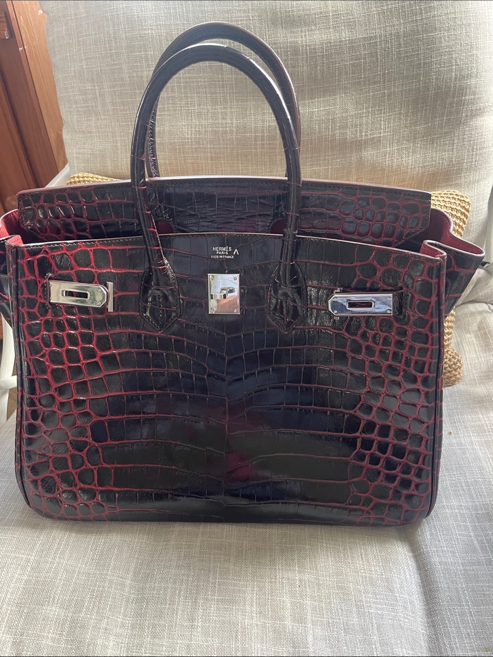 Style Croc-Embossed Leather Tote - Black & Deep Red